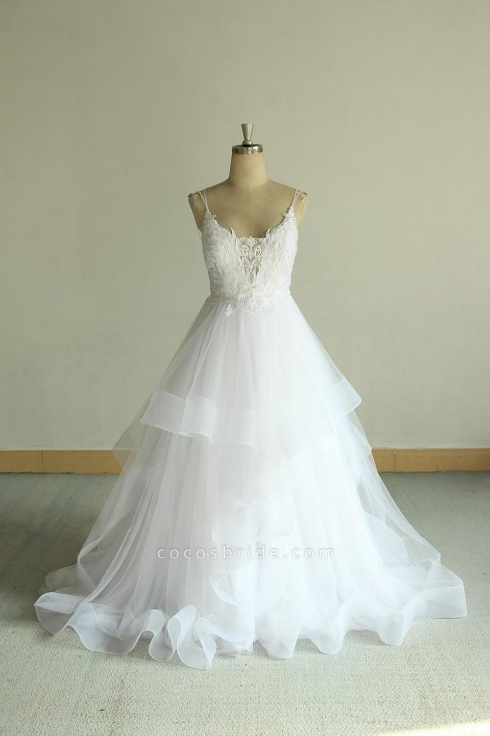 Chic Strap Spaghetti Appliques Tulle Wedding Dress