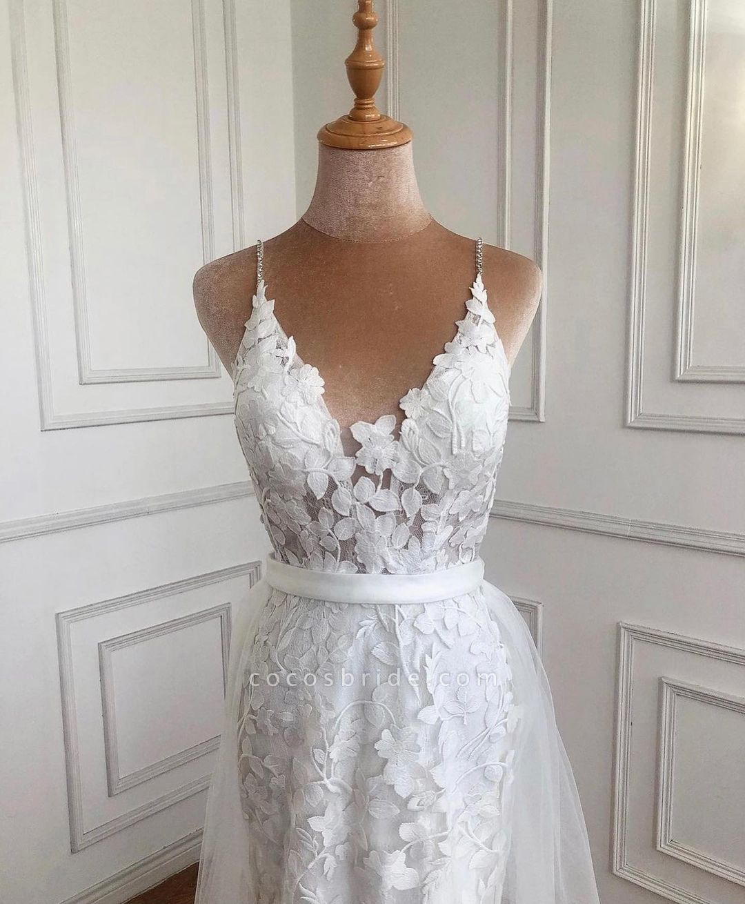 Elegant Long A-line V-neck Lace Open Back Prom Dress with Slit | Cocosbride