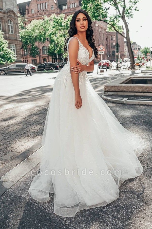 Amazing Deep V-neck A-Line Tulle Floral Lace Floor-length Wedding Dress
