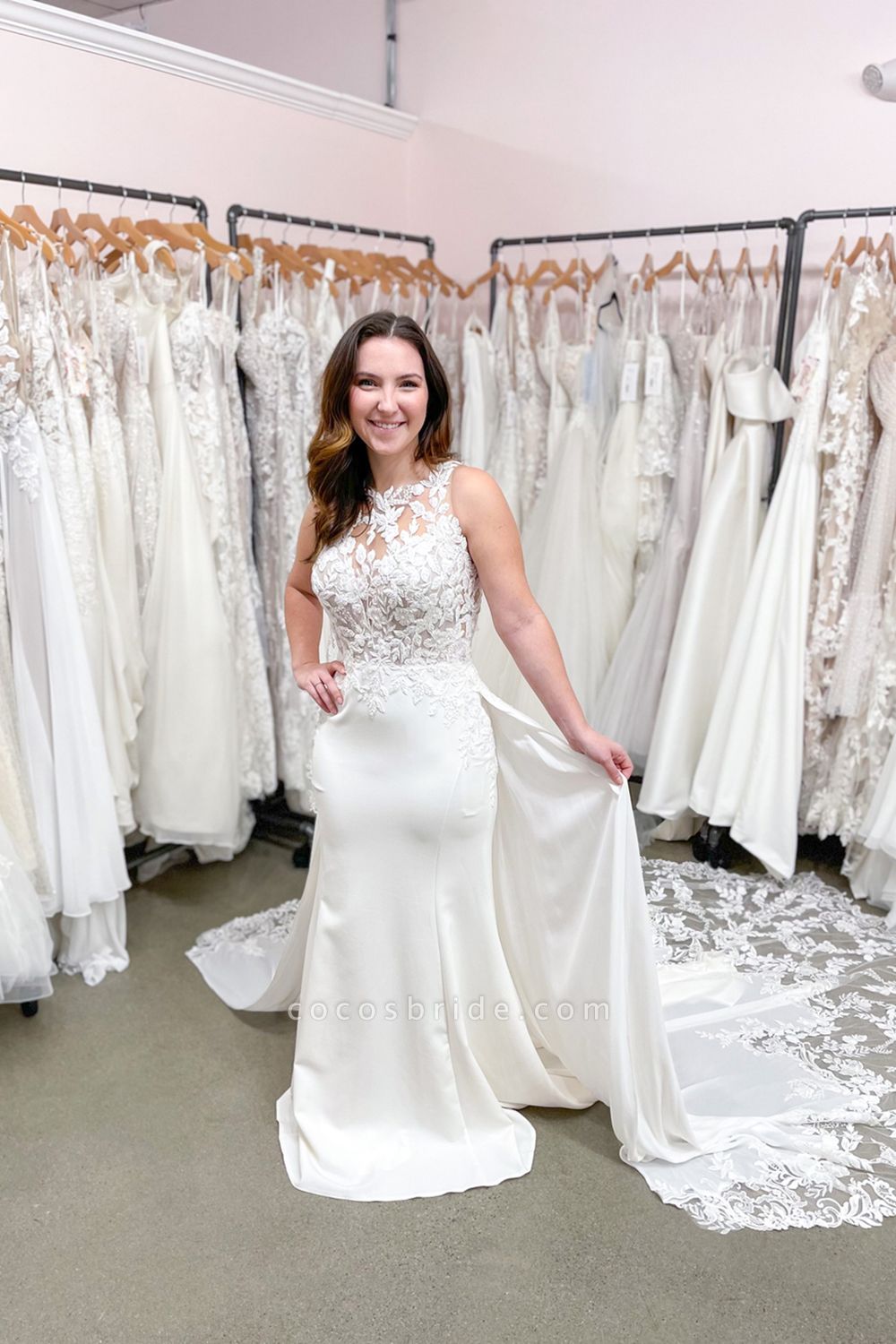 Charming Bateau Appliques Lace Floor-length Mermaid Wedding Dress With Detachable Train