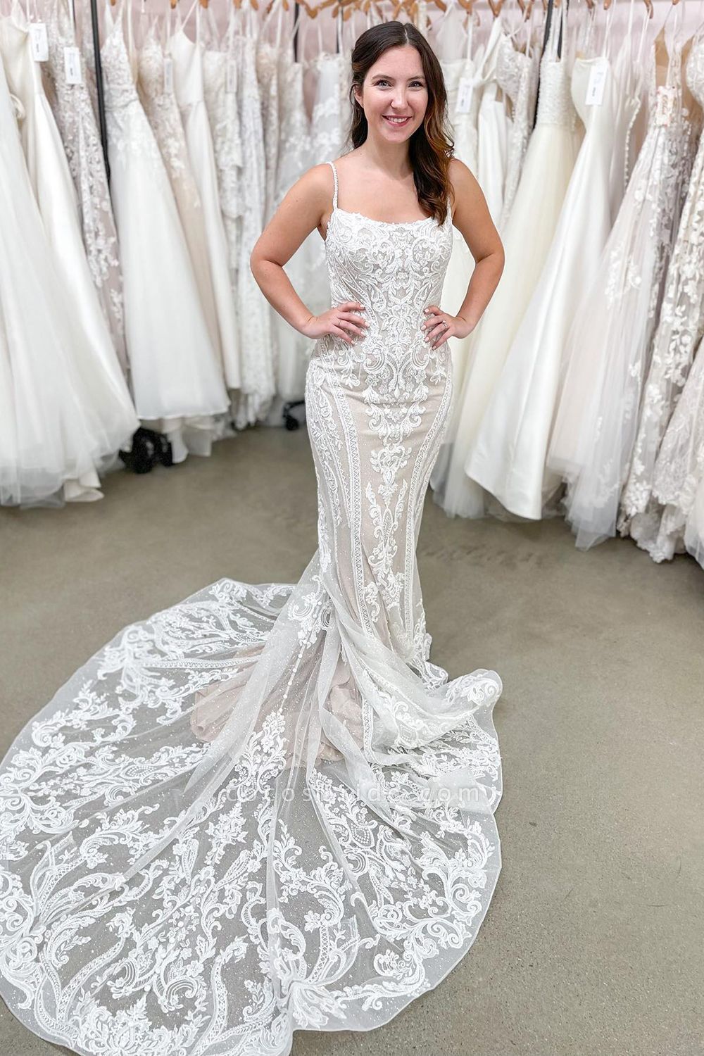 Beautiful Spaghetti Straps Backless Appliques Lace Floor-length Mermaid Wedding Dress