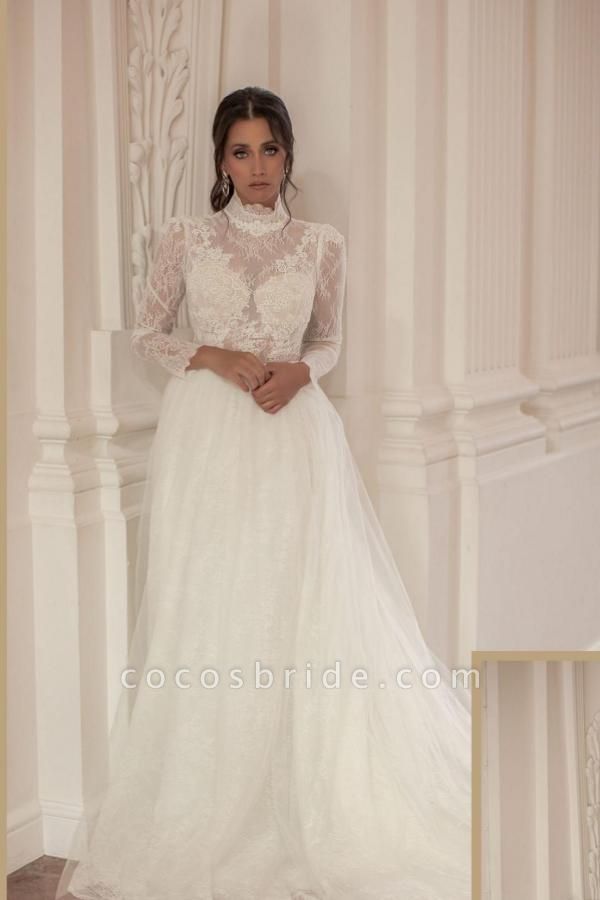 Elegantes Brautkleid mit hohem Kragen und langen Ärmeln und Kapellenschleppe