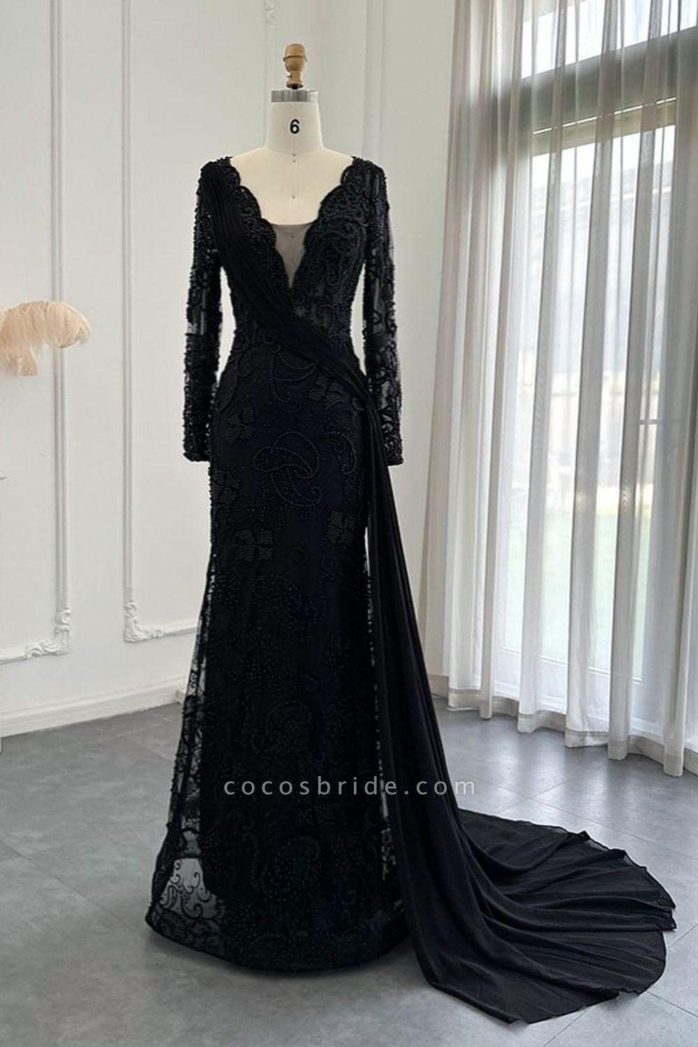 Chic Long Sleeves Mermaid V-Neck Lace Formal Prom Dress with Sweep Train