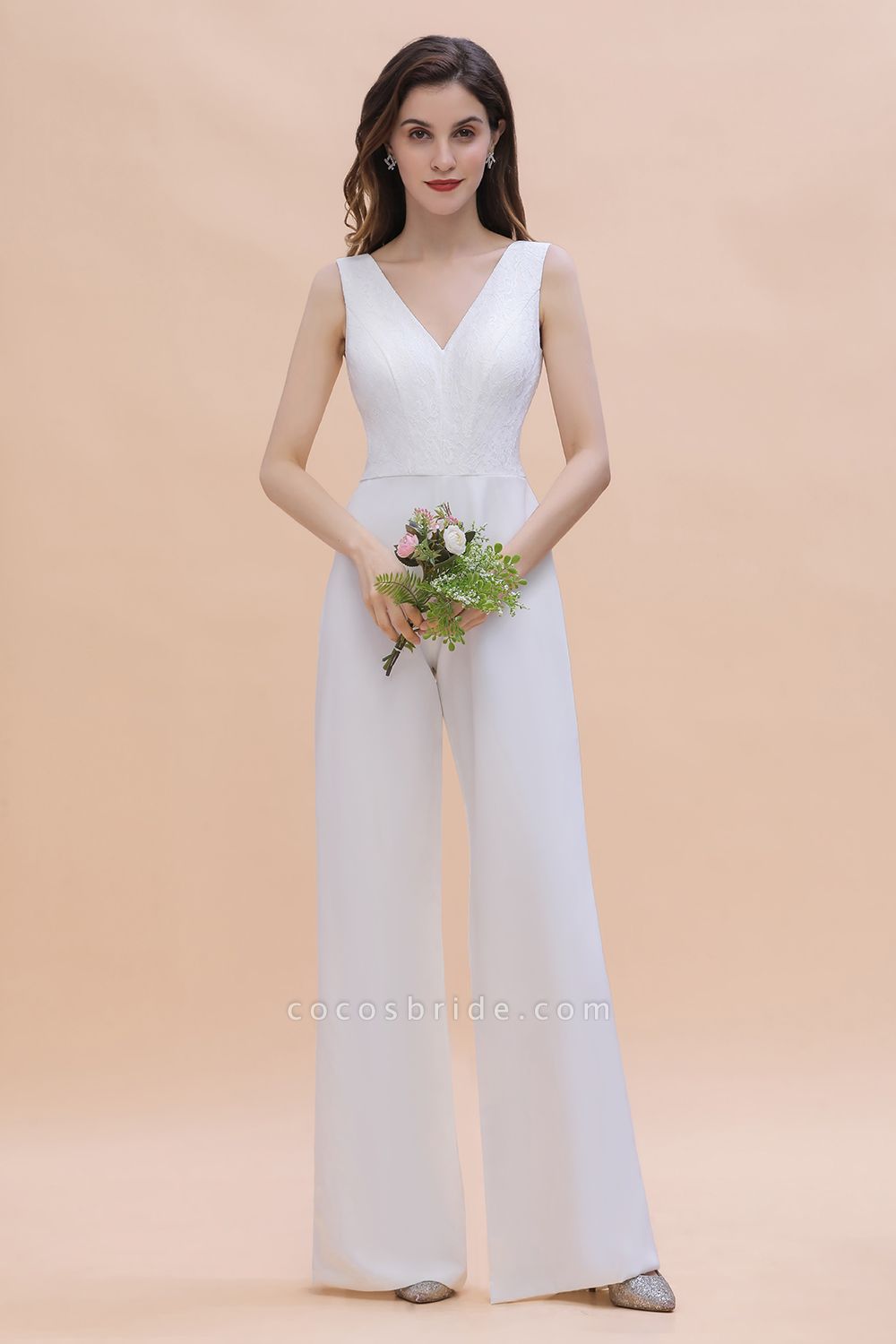 Schickes weißes Brautjungfernkleid mit tiefem V-Ausschnitt, rückenfreier, bodenlanger Overall
