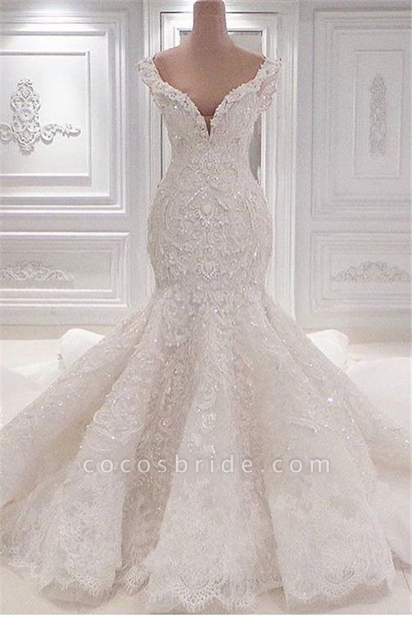 Wunderschönes Meerjungfrau-Hochzeitskleid mit V-Ausschnitt und Spitzenrüschen