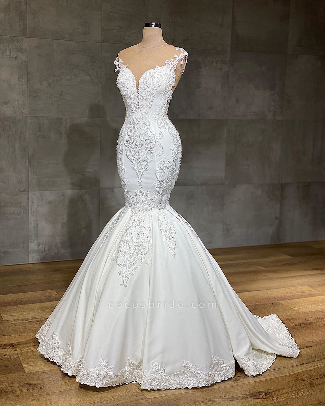 Exquisite transparente Spitze mit V-Ausschnitt, ärmellose Meerjungfrau-Hochzeitskleider