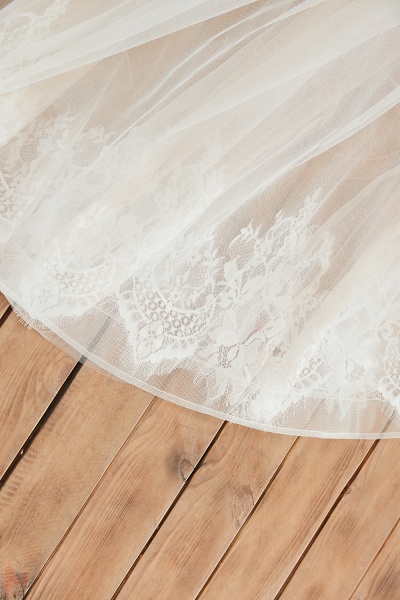 Romantic Wide Straps Deep V-neck A-Line Floor-length Tulle Wedding Dress_10