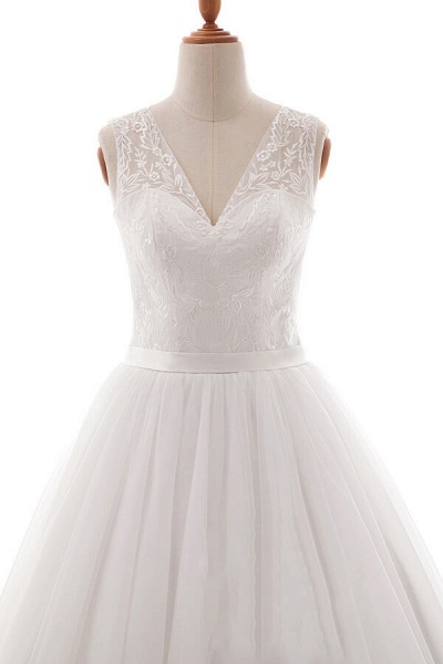 Eye-catching V-neck Tulle A-line Wedding Dress_4