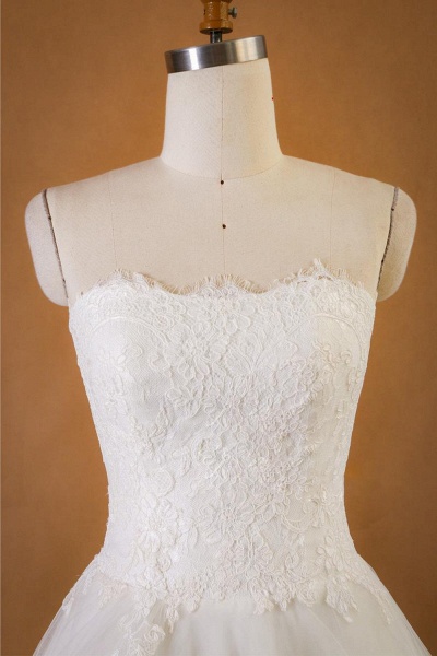 Trägerloses, geschnürtes A-Linien-Hochzeitskleid aus Tüll_8