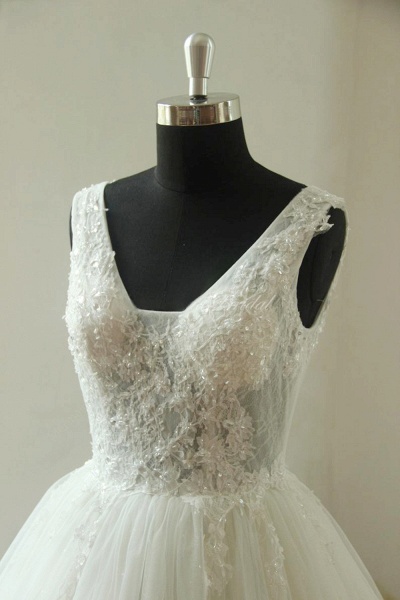 Graceful Appliques Tulle A-line Wedding Dress_4