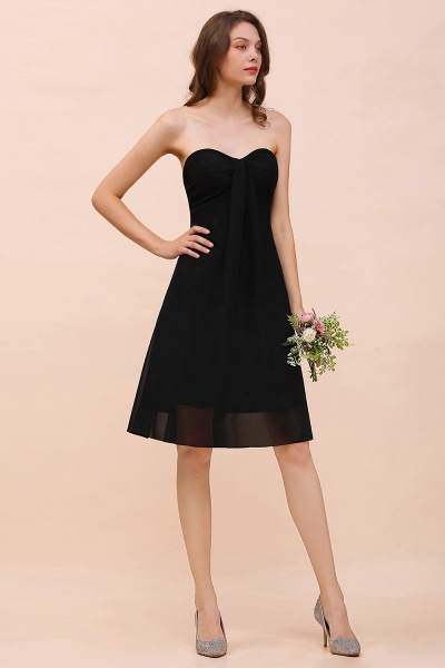 Einfaches schwarzes trägerloses A-Linie knielanges rückenfreies Brautjungfernkleid aus Chiffon_6
