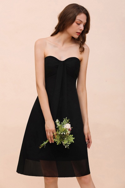 Einfaches schwarzes trägerloses A-Linie knielanges rückenfreies Brautjungfernkleid aus Chiffon_9