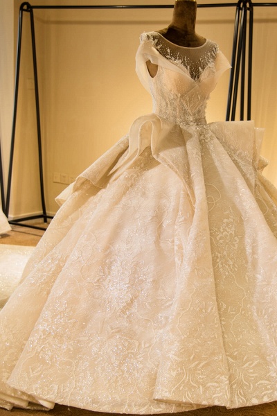 Cap Sleeve Appliques Tulle A-line Wedding Dress_4