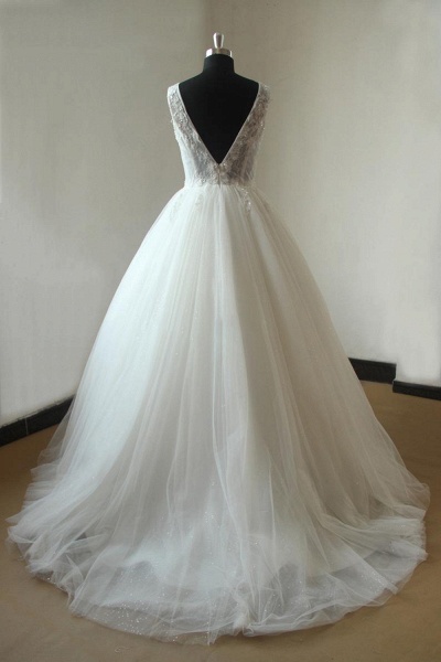 Graceful Appliques Tulle A-line Wedding Dress_3