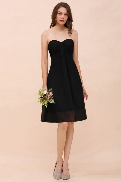 Einfaches schwarzes trägerloses A-Linie knielanges rückenfreies Brautjungfernkleid aus Chiffon_5