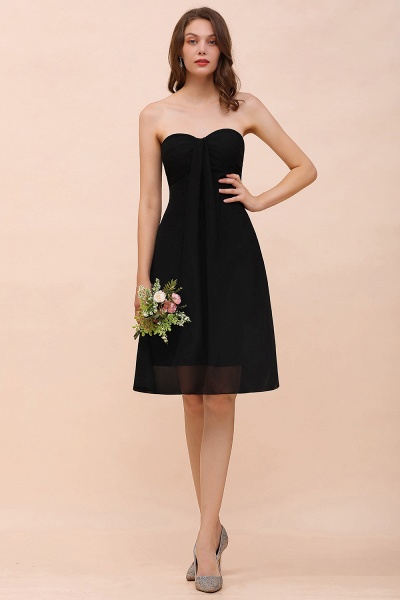 Einfaches schwarzes trägerloses A-Linie knielanges rückenfreies Brautjungfernkleid aus Chiffon_1