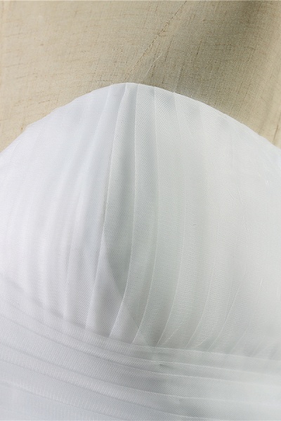 Einfaches A-Linien-Hochzeitskleid aus trägerlosem Tüll mit Rüschen_6