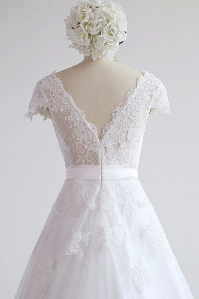 Elegantes A-Linien-Hochzeitskleid aus Spitze mit Flügelärmeln und Tüll_7