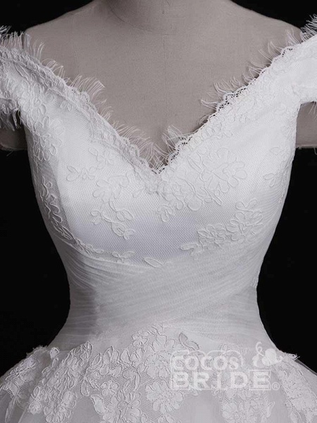 Gorgeous V-Neck Lace Tulle Ball Gown Ruffles Wedding Dresses_3