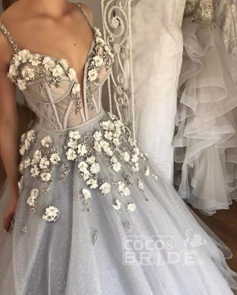 Sexy Straps Ball Gown Appliqued Deep V-neck Wedding Dress_2
