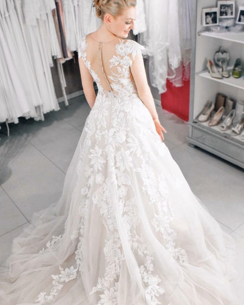 Beautiful A-Line Bateau Appliques Lace Pearl Floor-length Tulle Wedding Dress_3