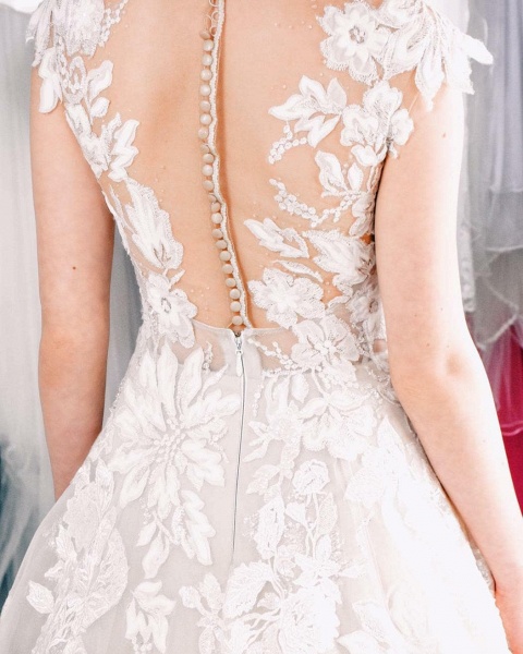 Beautiful A-Line Bateau Appliques Lace Pearl Floor-length Tulle Wedding Dress_4