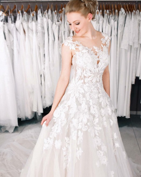 Beautiful A-Line Bateau Appliques Lace Pearl Floor-length Tulle Wedding Dress_2