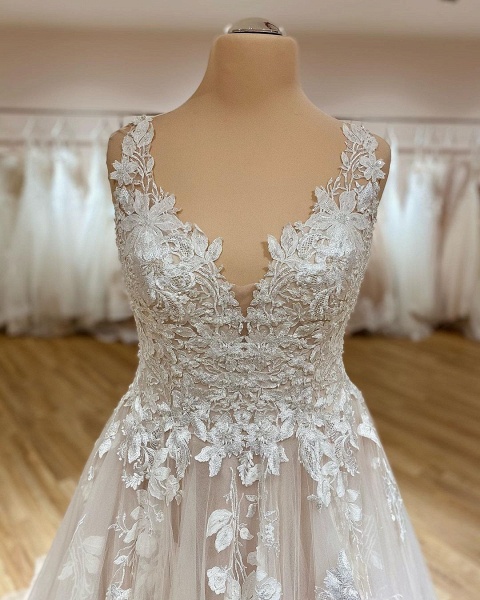 Elegantes A-Linien-Hochzeitskleid mit tiefem V-Ausschnitt, Spaghettiträgern, Applikationen, Spitze, Rüschen und Tüll_2