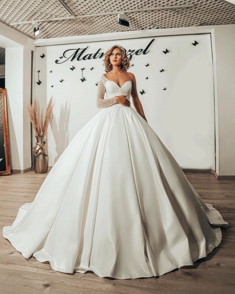 Modest Sweetheart Pearl Long Sleeve Floor-length Satin Ruffles Ball Gown Wedding Dress_4