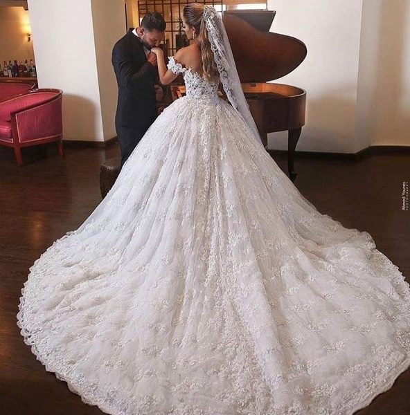 Luxury Long Ball Gown Off-the-shoulder Lace Wedding Dress with Catheral Train_3