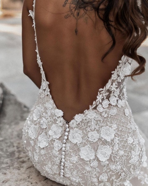 Elegant Long Mermaid V-neck Floral Lace Backless Wedding Dress_3