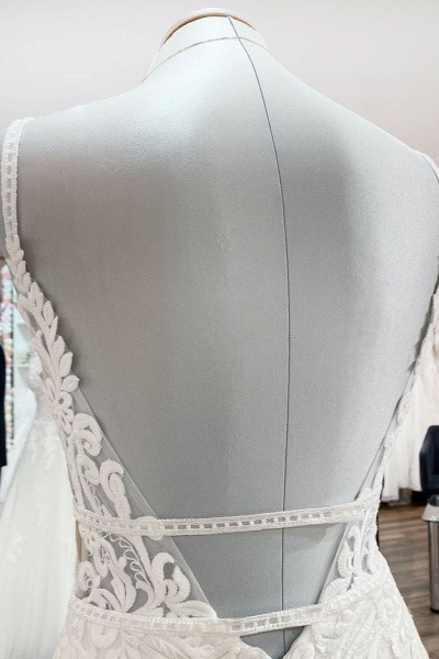 Klassisches langes Meerjungfrau-Hochzeitskleid mit V-Ausschnitt und offenem Rücken aus Satin mit Spitzenapplikationen_5