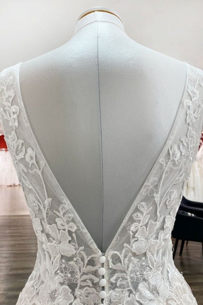 Bescheidenes, langes A-Linien-Hochzeitskleid mit tiefem V-Ausschnitt und offenem Rücken aus Tüll, ärmellos, mit Spitzenapplikationen_5