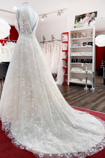 Beautiful Long A-Line Lace Appliques Tulle Open Back Wedding Dresses_4