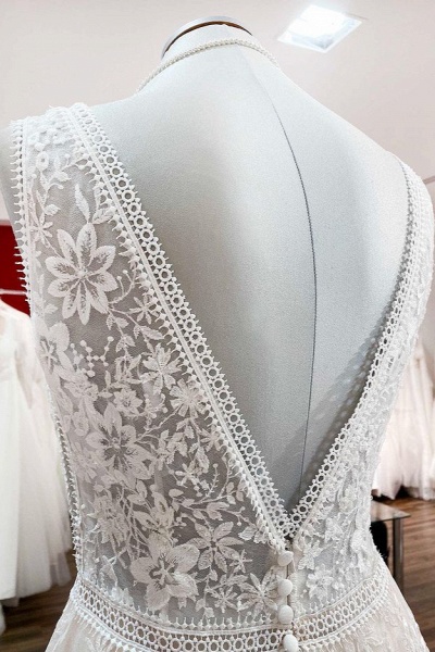 Beautiful Long A-Line Lace Appliques Tulle Open Back Wedding Dresses_6