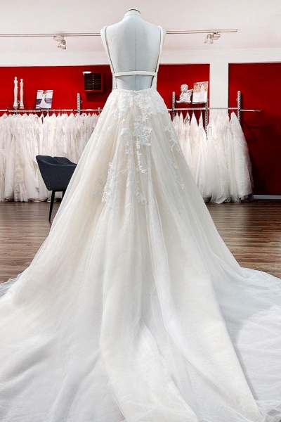 Elegantes langes rückenfreies Brautkleid aus Tüll mit V-Ausschnitt und Spitze_2