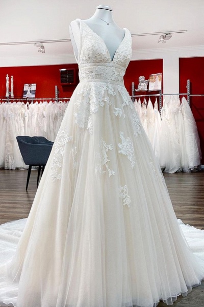 Elegantes langes rückenfreies Brautkleid aus Tüll mit V-Ausschnitt und Spitze_3