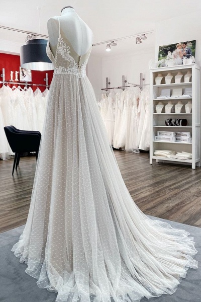 Luxury Long A-line V-neck Tulle Open Back Lace Wedding Dress_3