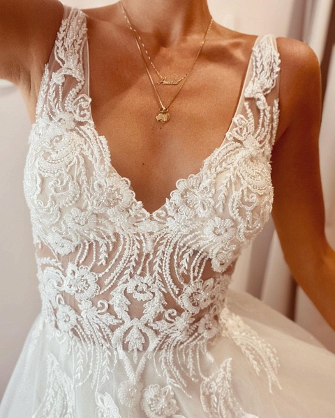 Stunning A-Line Deep V-neck Backless Wedding Dress With Appliques Lace_4