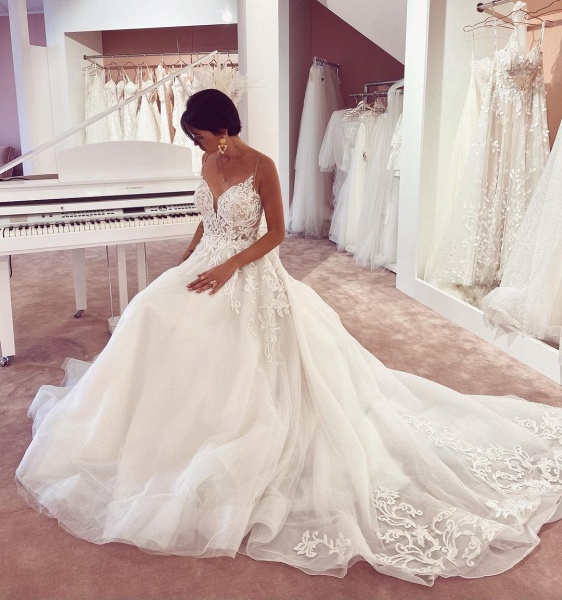 Glamorous A-Line V-neck Spaghetti Straps Appliques Lace Tulle Wedding Dress_2