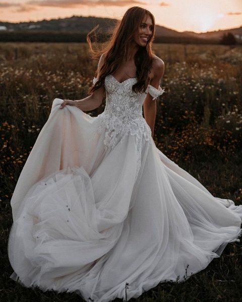 Gorgeous Long A-line Off-the-shoulder Tulle Wedding Dress with Appliques Lace_3