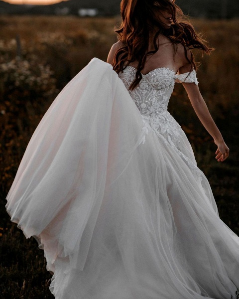 Gorgeous Long A-line Off-the-shoulder Tulle Wedding Dress with Appliques Lace_4