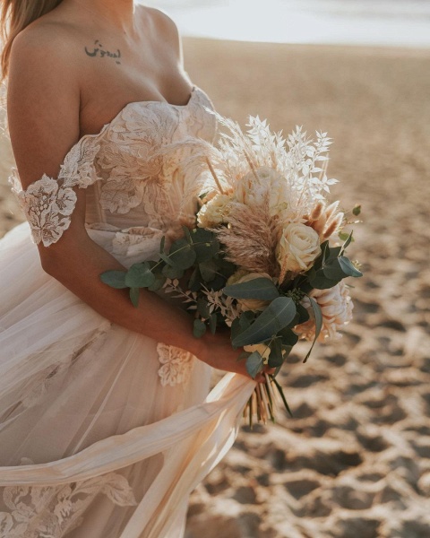 Vintage A-Line Off-the-Shoulder Backless Appliques Lace Floor-length Tulle Wedding Dress_2
