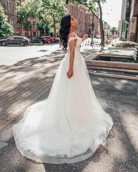 Amazing Deep V-neck A-Line Tulle Floral Lace Floor-length Wedding Dress_2