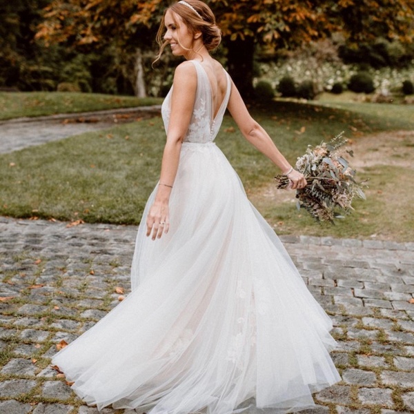 Stunning Deep V-neck A-Line Open Back Tulle Floor-length Floral Wedding Dress_2