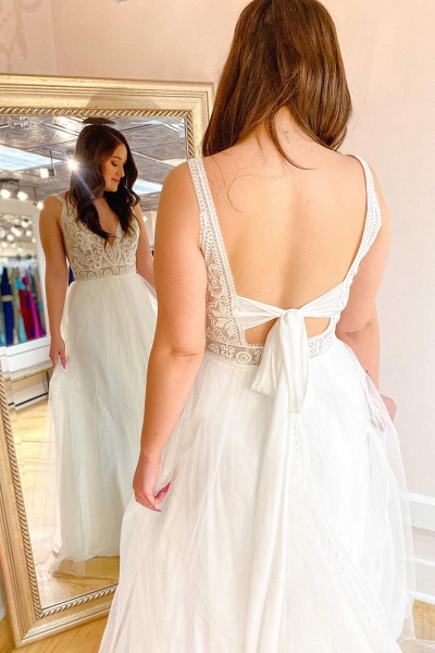 Klassisches Brautkleid in A-Linie mit tiefem V-Ausschnitt, Spaghettiträgern, Tüllzug und offenem Rücken_2