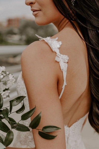 Elegant Long Mermaid V-neck Spaghetti Straps Lace Backless Wedding Dress_4