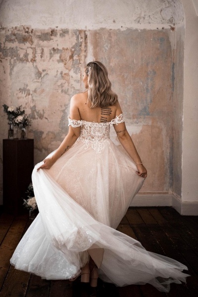 Beautiful Long A-line Off the Shoulder Tulle Lace Wedding Dress_4