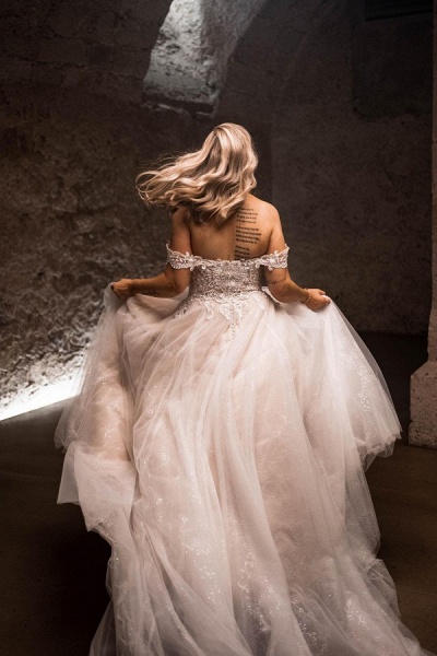 Beautiful Long A-line Off the Shoulder Tulle Lace Wedding Dress_3