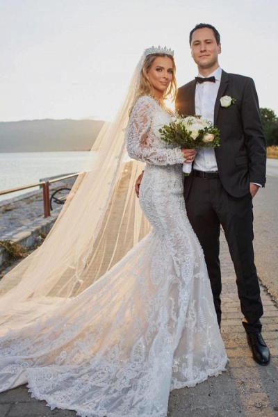 Gorgeous Long Mermaid V-neck Lace Wedding Dresses with Sleeves_2